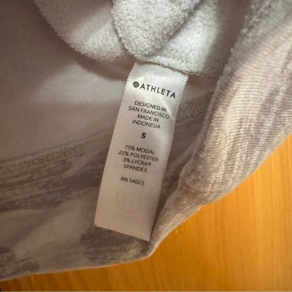 Athleta women’s Camo Sweatshirt - Picture 5 of 6